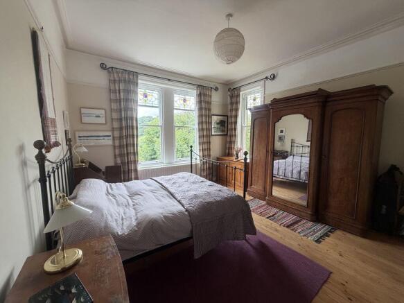 5 bed Detached for sale Image 11