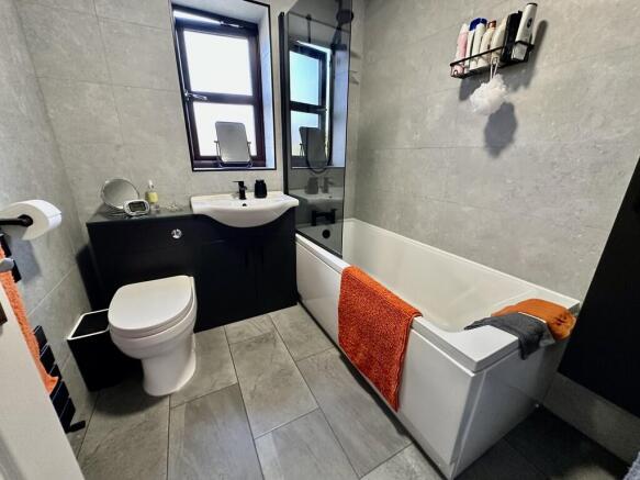 3 bed Semi-Detached for sale Image 6