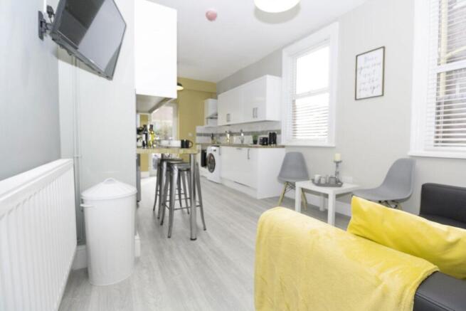1 bed House Share to rent Image 4