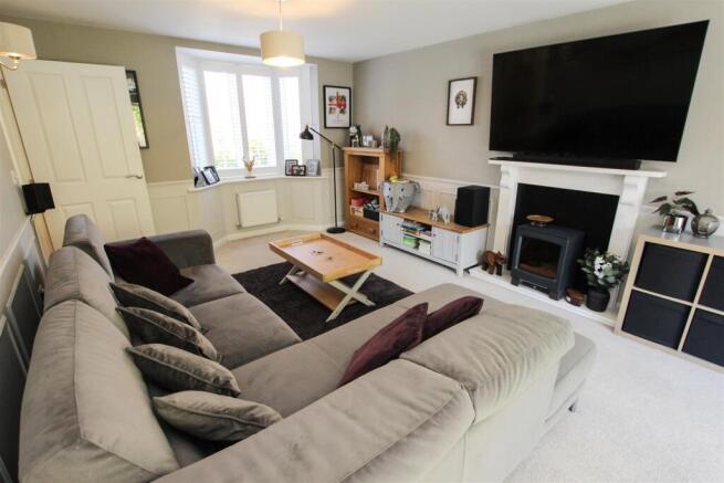 4 bed Detached for sale Image 8