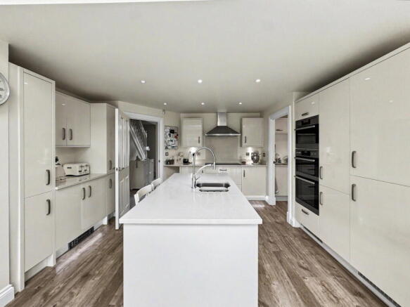 4 bed Detached for sale Image 7