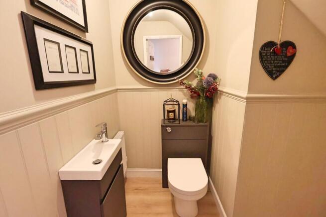 4 bed Detached for sale Image 11