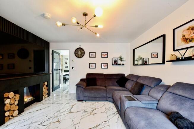 3 bed Semi-Detached for sale Image 8