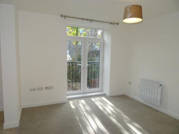 2 bed Apartment to rent Image 9