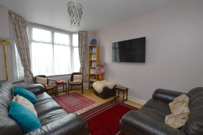 53 Hounslow Avenue reception room1.JPG