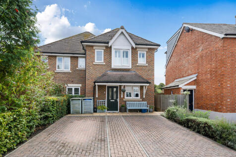 South Street, Farnborough, GU14
