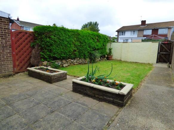 18 St Davids Close Garden DI 1 .JPG