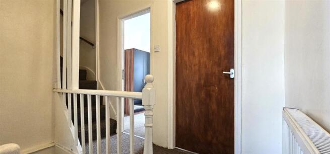 3 bed Terraced to rent Image 5