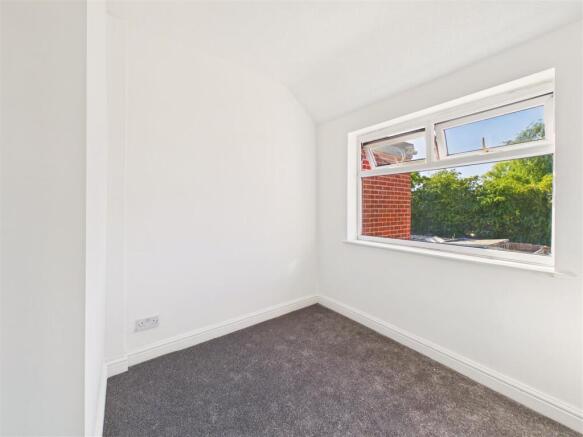 2 bed Terraced to rent Image 6