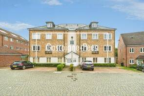 17, Warren Close, Farnham GU9 9FD