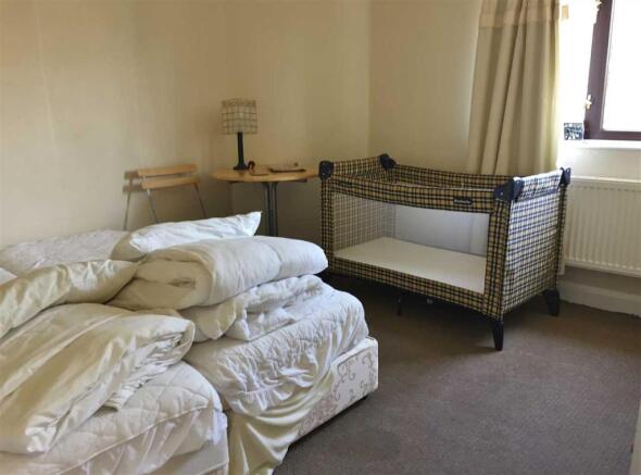 Bedroom (rear)