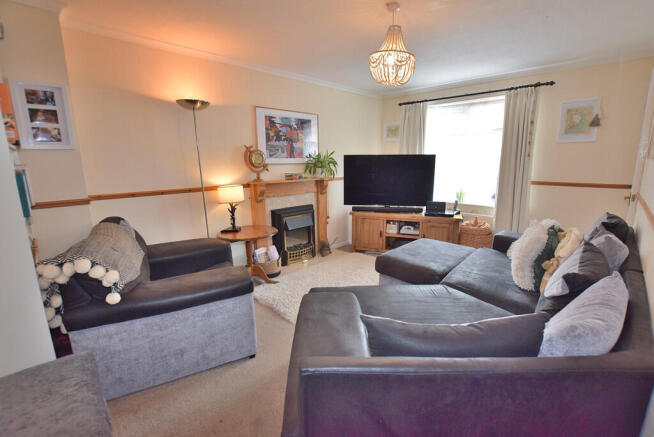 3 bed Semi-Detached for sale Image 4
