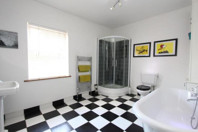 Bathroom 2.jpg