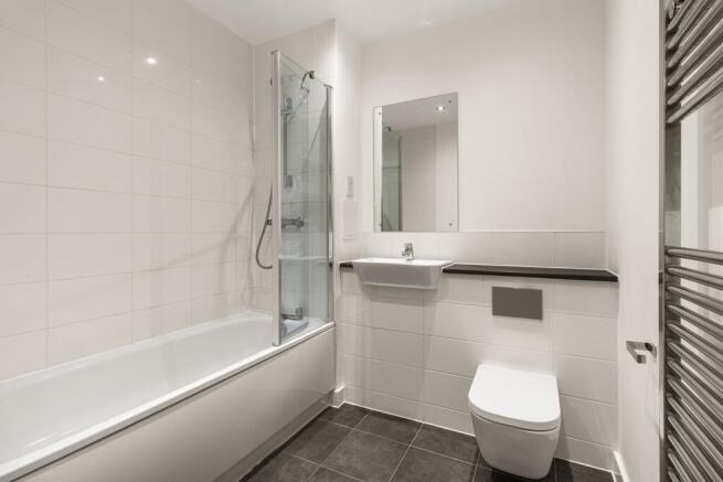 Experience luxury in every detail of this elegant bathroom, designed for comfort and style.