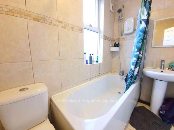 7 bed End of Terrace to rent Image 7