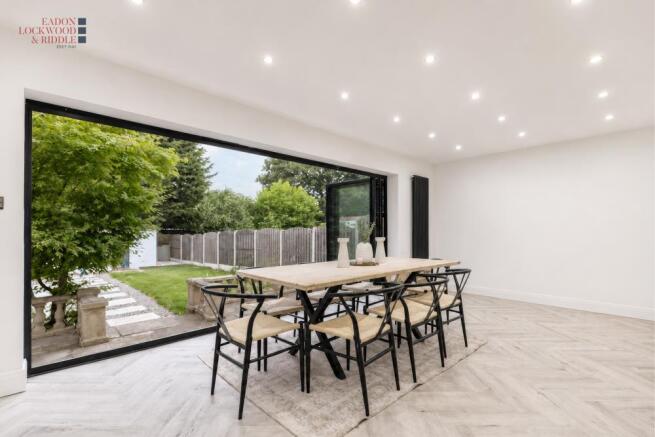 4 bed Semi-Detached for sale Image 6
