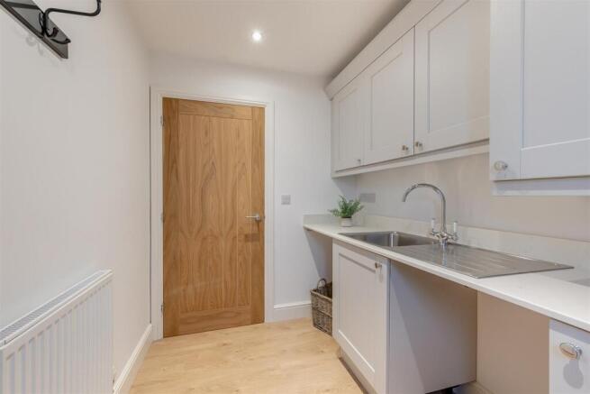 8641659-interior46.jpg