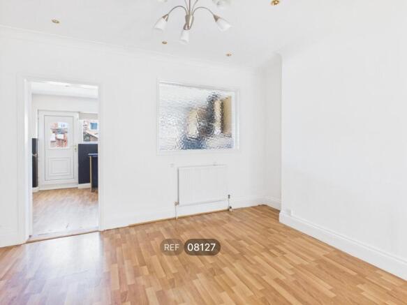 3 bed Terraced to rent Image 12