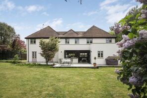 Roundhills House, Barnetside, Petersfield Road, Froxfield, Petersfield GU32 1BZ