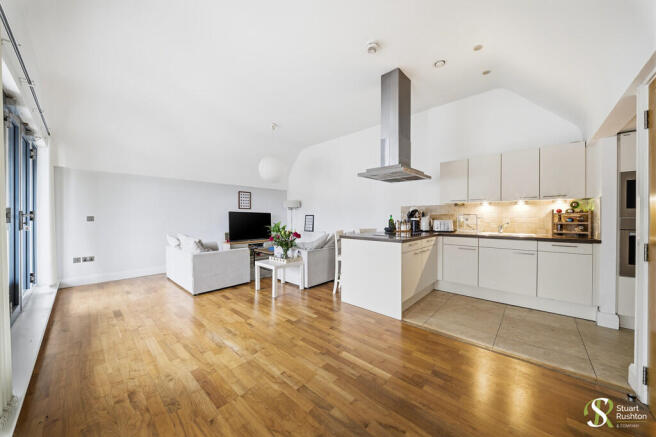 Apt 25, Regent St...