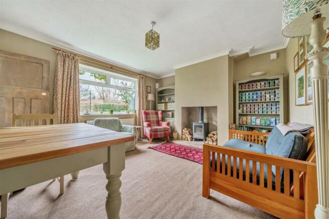 LIVING ROOM/DINING ROOM