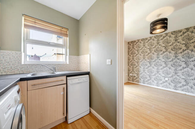 2 bed Flat for sale Image 5