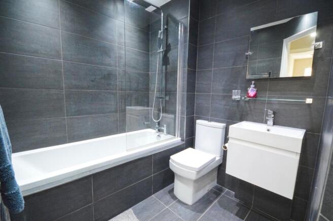 2 bed Flat for sale Image 8