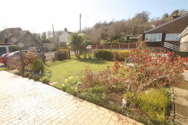 FRONT GARDEN