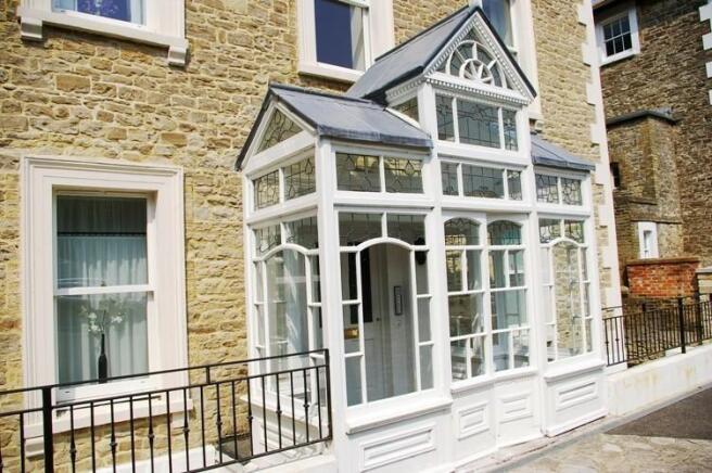 ATTRACTIVE PORCH