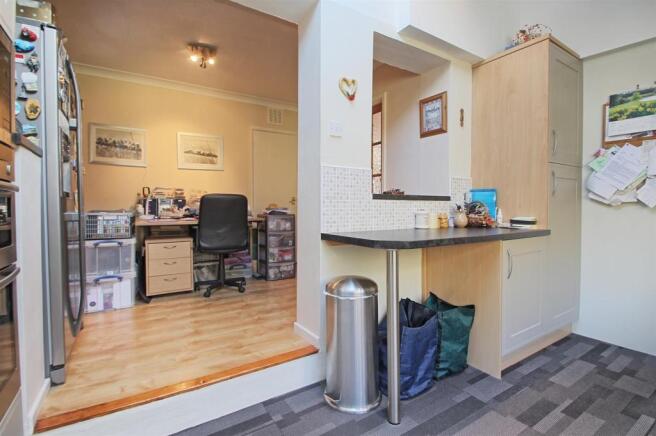KITCHEN/BREAKFAST ROOM