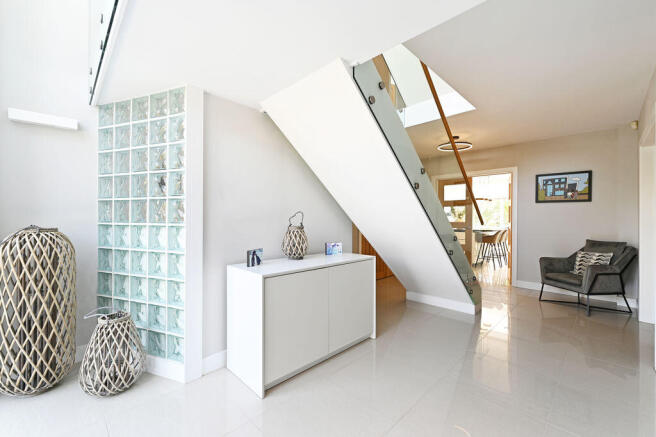 5 bed Detached for sale Image 6