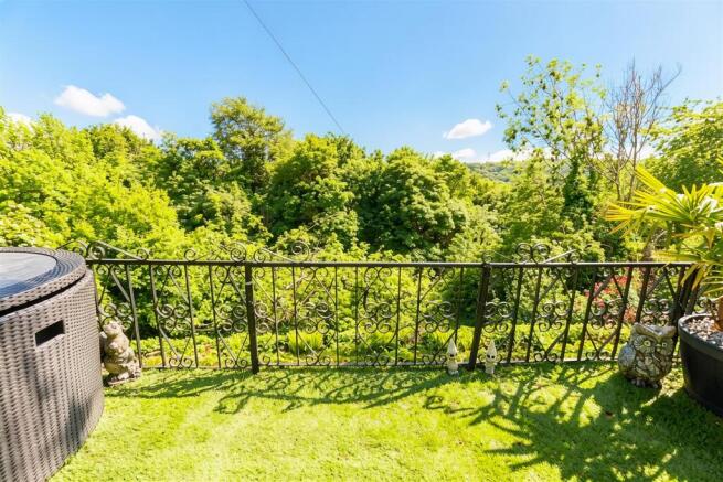 4 bed Semi-Detached for sale Image 12