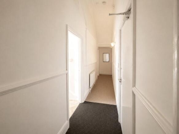 2 bed Apartment to rent Image 10