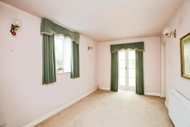 4 bed Detached for sale Image 11