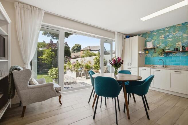 4 bed Semi-Detached for sale Image 6