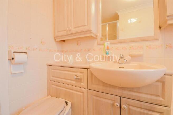 bathroom 2.jpg