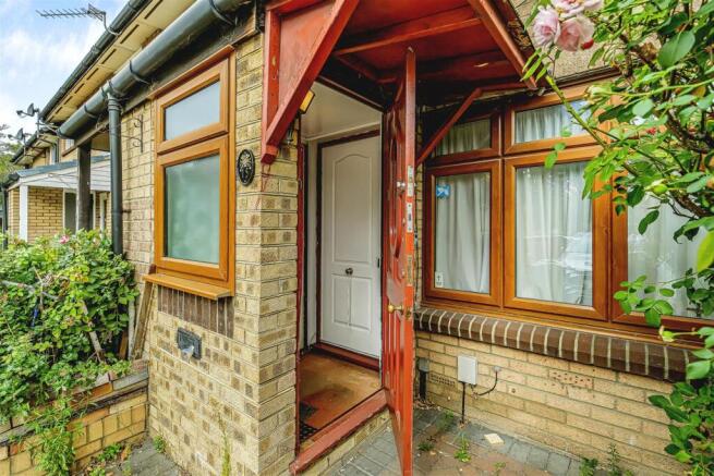 15 Meadow Close-17.jpg