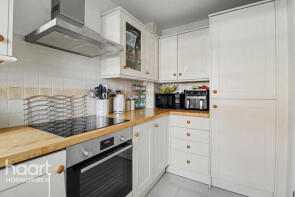 12, Henderson Close, Hornchurch RM11 1FG