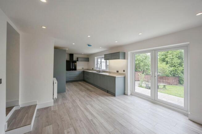 3 bed Detached Bungalow for sale Image 4