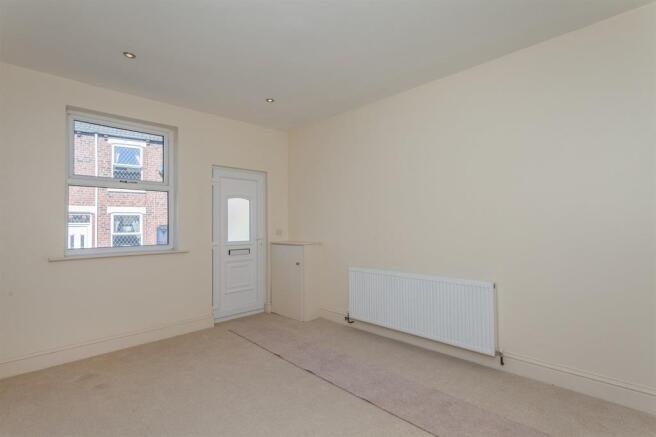 2 bed Terraced to rent Image 4