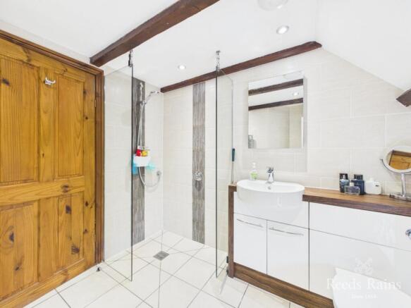 4 bed Detached for sale Image 8