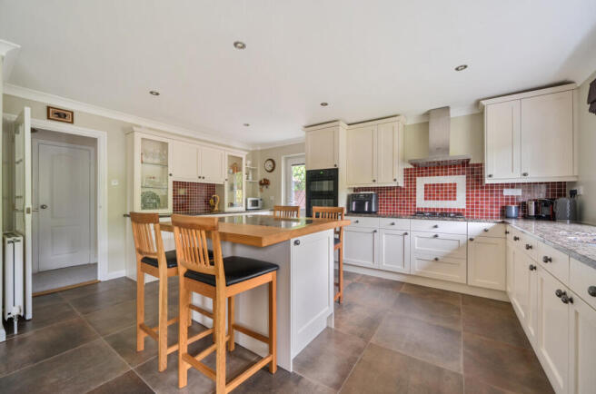 1371750-1-6908d28...