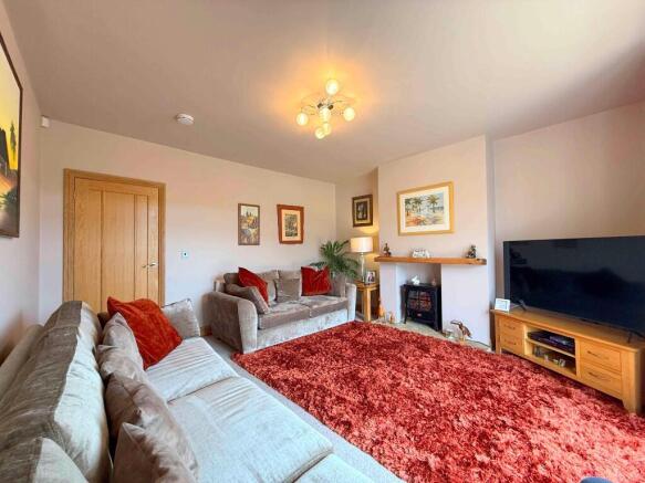5 bed Detached for sale Image 6