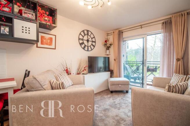 Lounge/Kitchen