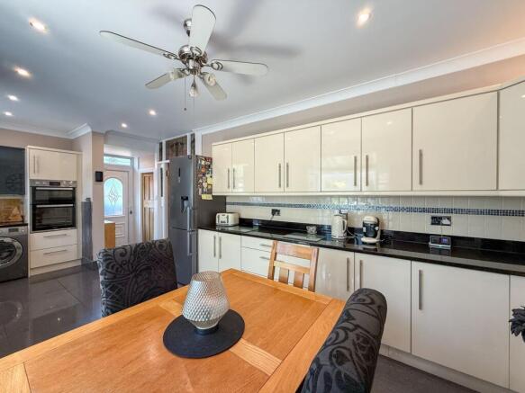 3 bed Semi-Detached for sale Image 5