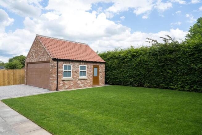 4 bed Detached for sale Image 5