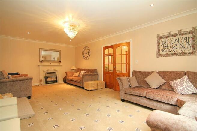 5 bed Detached for sale Image 9