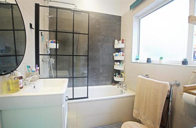 Bathroom ( Ground