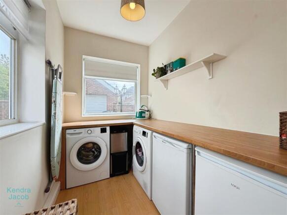 3 bed Semi-Detached for sale Image 8