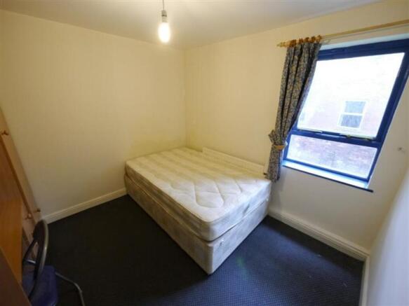4 bed Apartment to rent Image 4